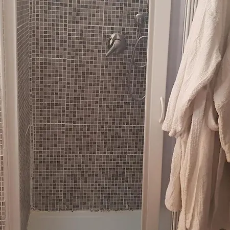 Appartamento 14 Persone 3 Bagni 150mq Arredata Nel 2020 Moderna