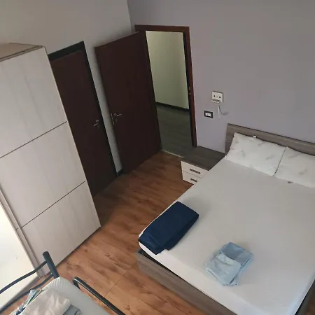 14 Persone 3 Bagni 150mq Arredata Nel 2020 Moderna